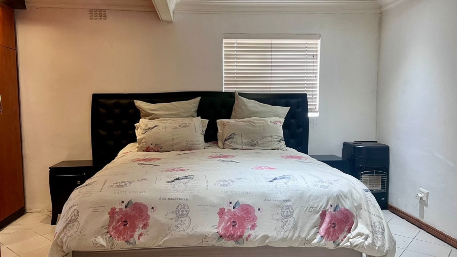 5 Bedroom Property for Sale in Woodlands Western Cape